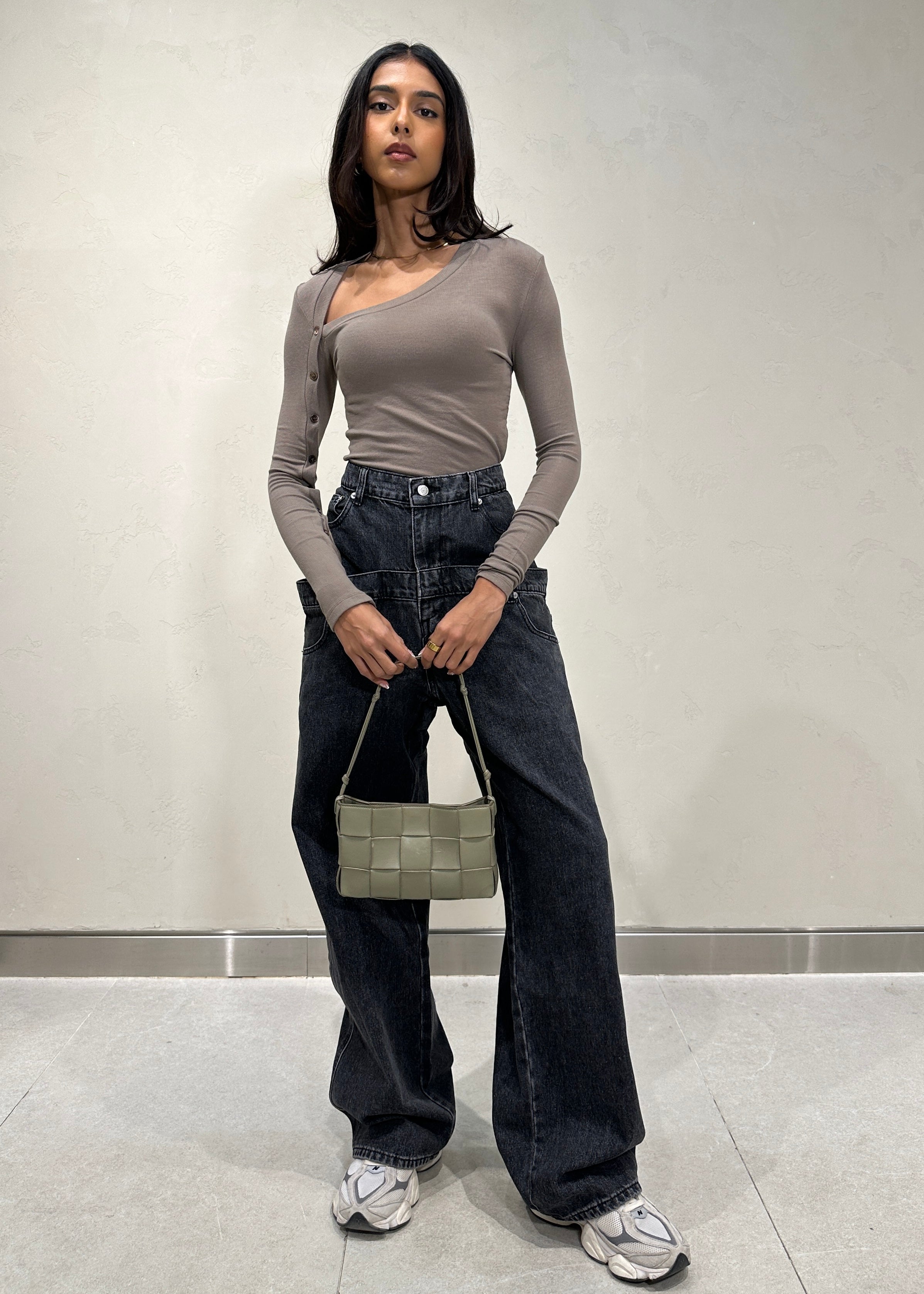 Side button slim fit t-shirt